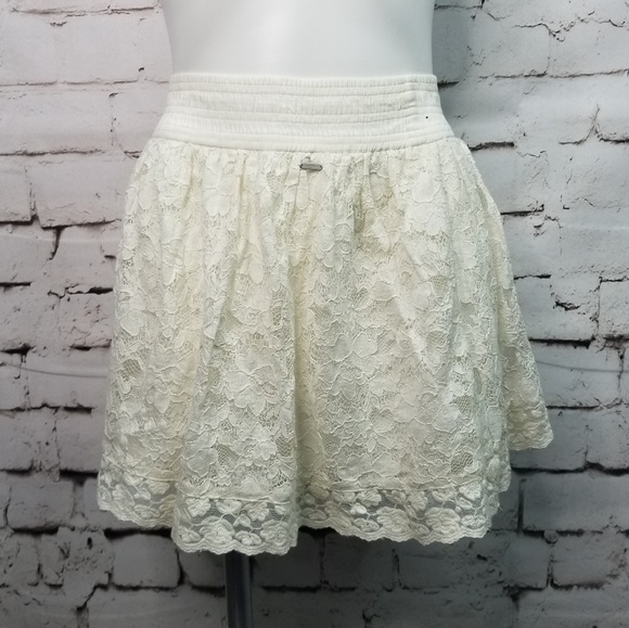 Gilly Hicks Dresses & Skirts - Gilly Hicks Sydney Lace Lined Creamy Mini Skirt